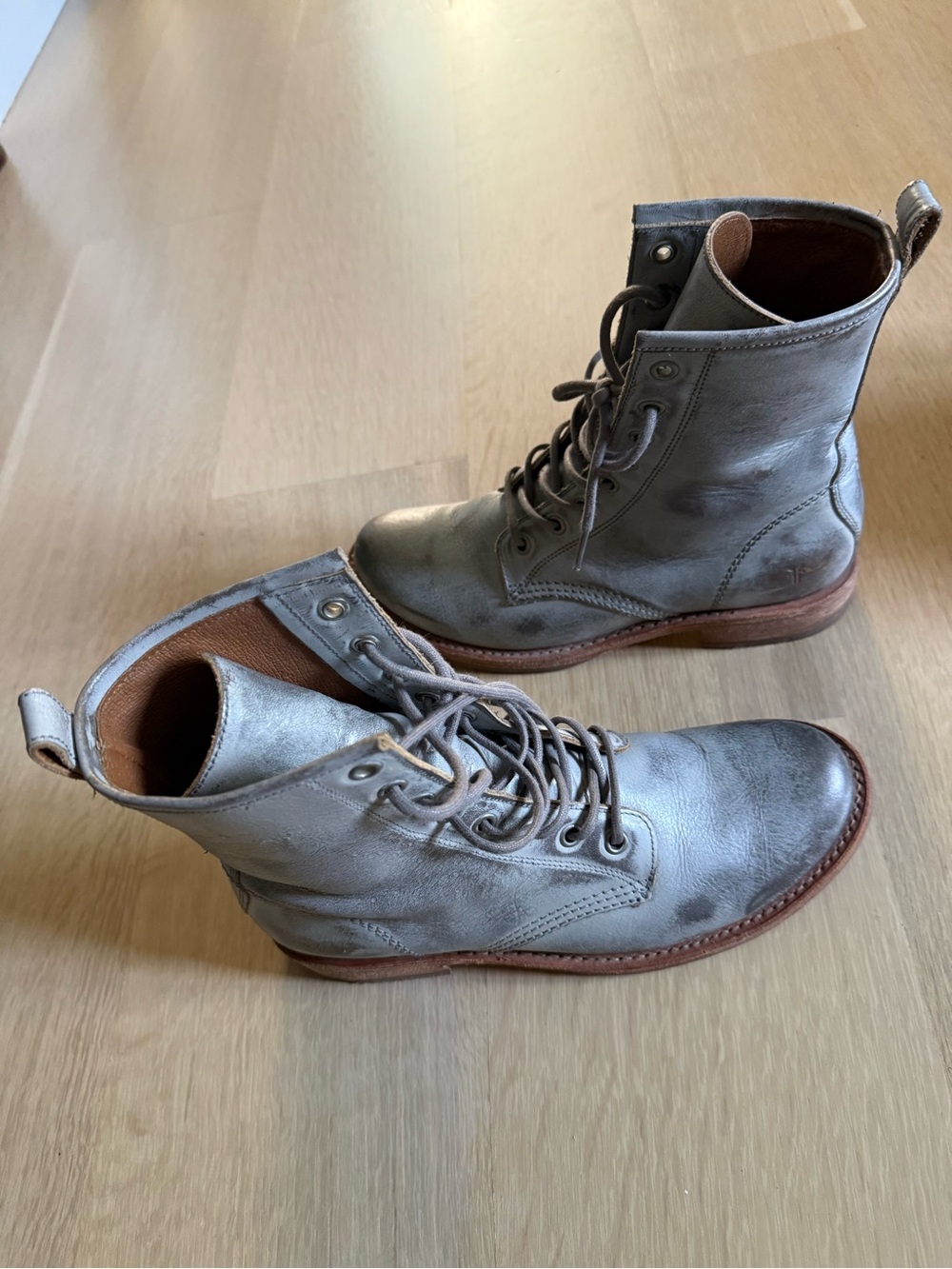 Frye women’s Gray Leather Lace-Up Boots